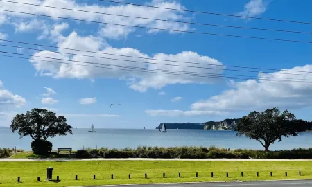 Whitianga Beachfront Отели рядом с достопримечательностью «Sovereign Pier on the Waterways»