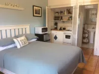 Las Brisas apartment with pool and walk to beach + EV chargers Hotels in Smith's