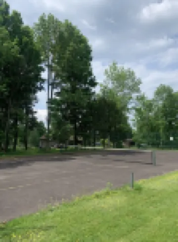 Cozy 4bd with the gym, sauna, hot tube seasonal pool