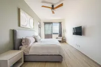Sea view Apartment in Vista Vela 1 close by Costco.