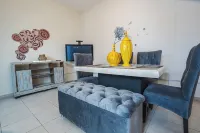 Radiant Family House l Rooftop & Pool - Homestays