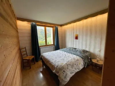 Ground floor apartment of the chalet CRES with swimming pool - jacuzzi