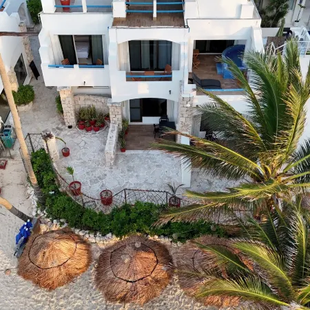 Pelicano Inn Playa del Carmen - Beachfront Hotel