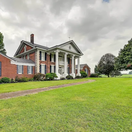 Bowling Green House w/ Shared Pool!