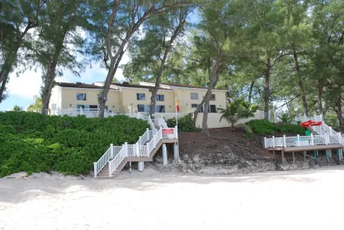 Ocean Front 3 Bedroom - 5 Minute Walk to Atlantis Complex Hotels in Paradise Island