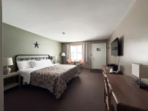 The Trail Inn - Newberry, MI - 13467 M-28 Hotels in Luce County