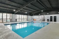 Walk to Branson Landing! Condo w/ Community Pools - Holiday Apartments