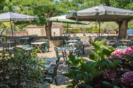 Logis Hôtel Restaurant l'Escarbille Отели в г. Сен-Мартен-д'Ардеш