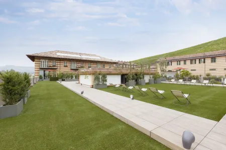 Villaggio Narrante - le Case dei Conti Mirafiore Отели в г. Диано-д'Альба