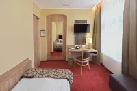Port Inn Hotel