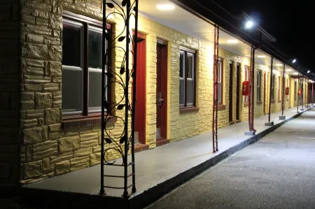 Driftwood Inn Отели рядом с достопримечательностью «Create»