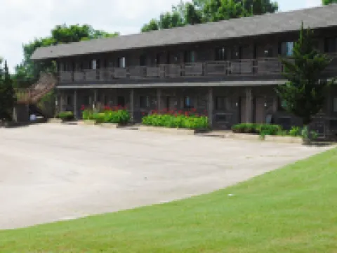 Cedar Glade Resort Hotels in Izard County
