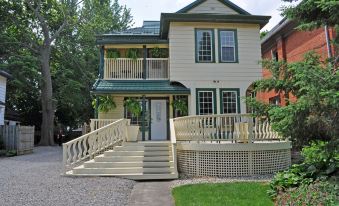 Ellis House Bed & Breakfast