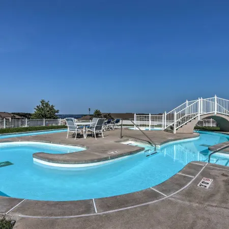 Relax by Pools: Top-Floor Lands End Corner Unit