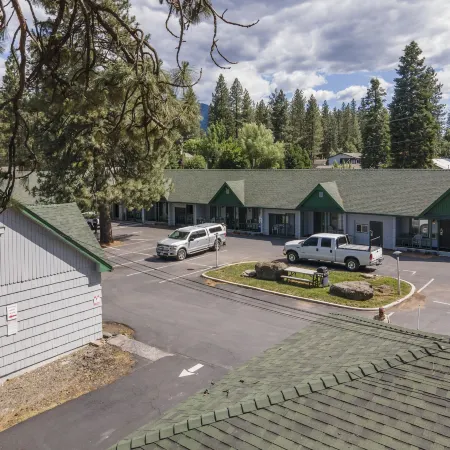 Green Gables Motel & Suites