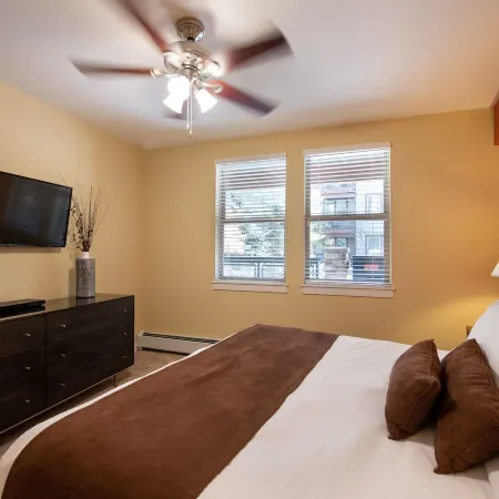 Ground Floor Ski Condo Close to Gondola - Fraser Crossing/Founders Pointe Premium-Rated 3305