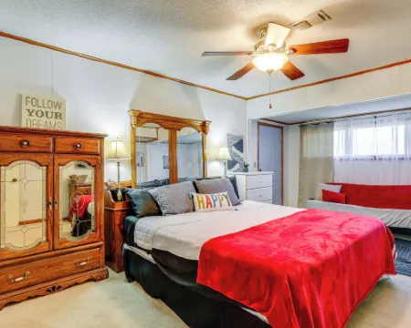 'the Treehouse' in Cherokee Village: Deck & Views Hotels in Sharp County