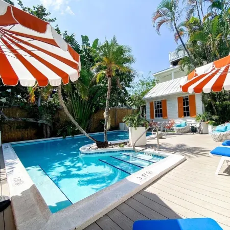 Marreros Guest Mansion - Adult Only Отели рядом с достопримечательностью «Ки-Уэст Баттерфлай энд Нейчер Консерватори»