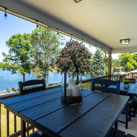 Stone Ledge Lake Getaway