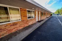 FourWinds Inn - parking