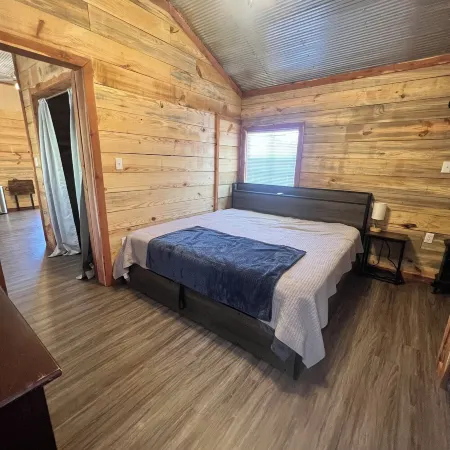 Cozy cabin with AC and WiFi in delightful Murfreesboro