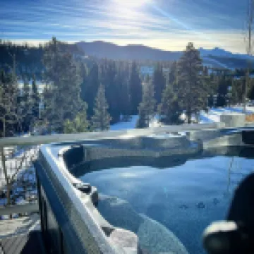 Luxury Keystone Riverfront House w/ Hot Tub, Mountain Views, Golf & Ski Access