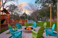 Pickleball & Heated Pool & Game Room & Mini Golf