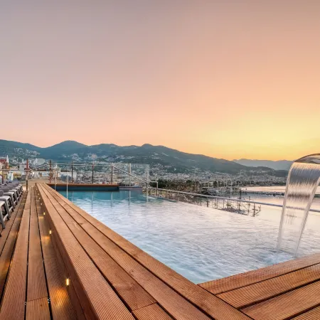Numa Port Hotel