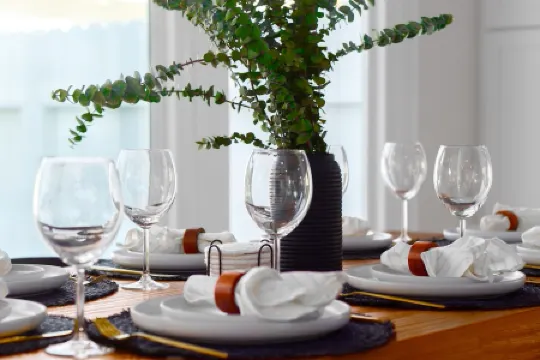 EV Charger L2 Cozy Home short distance to Downtown Riverside