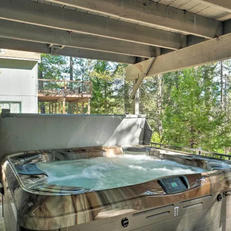 Cold Springs Escape: A/C, Hot Tub, Generator, Wifi
