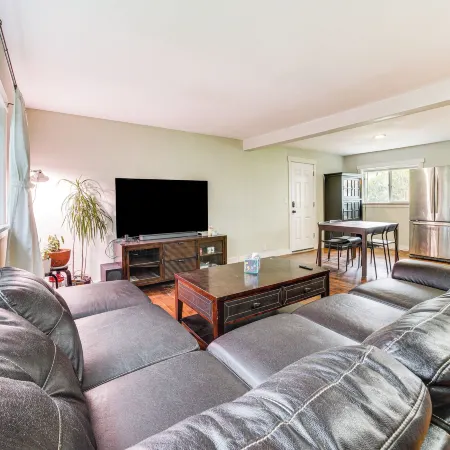14 Mi to Dtwn Seattle: Sleek Home w/ Large Yard