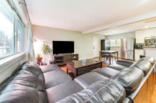 14 Mi to Dtwn Seattle Sleek Home with Large Yard