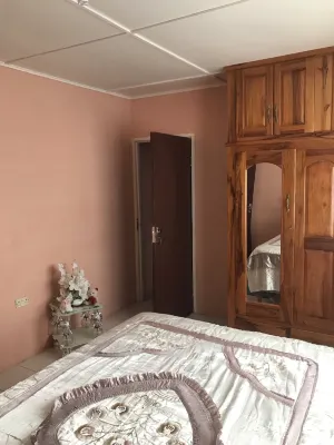 Laura's Place - 2 звезды