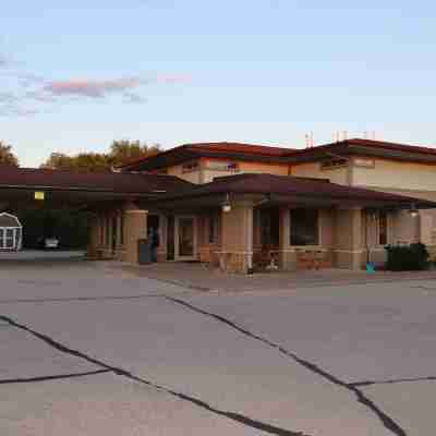 Prairie Inn and Suites Holmen/La Cross Hotel Exterior
