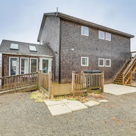 Newly Renovated Maine Retreat: Deck w/ Ocean View!