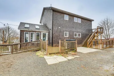 Newly Renovated Maine Retreat: Deck w/ Ocean View! Hotel a 