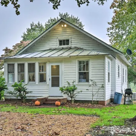 Restored 1920's Cottage on 1 Acre w/ Fire Pit