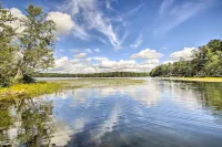 Readfield Retreat w/ Lake Maranacook Views! - Apartemen