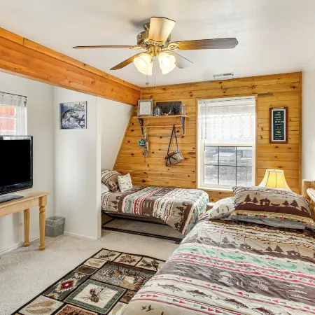 Scenic Views and Game Room Garden City Retreat!