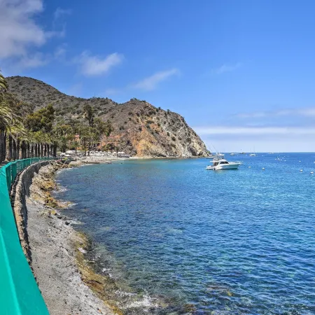 Central Catalina Cottage Walk to Ferry and Eateries