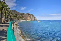 Catalina Island Cottage - Walk to Main St and Beach!
