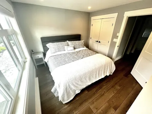 Guest suite in Fairwinds! 2 minutes from golf course w/ putting green in yard!
