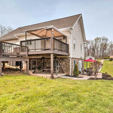 Bristol Escape w/ Patio, 2 Mi to Downtown!