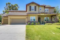 Rio Bravo Country Club Home in Bakersfield w/ Pool - 3 Yıldız