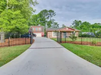 Charming Bluffton Vacation Home w/ Yard! Hotels in Bluffton
