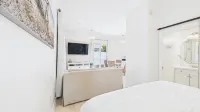 Beautiful Pools and Beach Access - Charming Coastal Escape Hotel di Inlet Beach