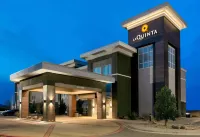 La Quinta Inn & Suites by Wyndham Clinton Historic Route 66 Hotels in Clinton
