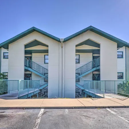 1 Block to Branson Strip: Condo w/ Views & Pool!