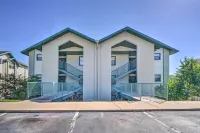 1 Block to Branson Strip: Condo w/ Views & Pool! -  Appartamenti vacanze