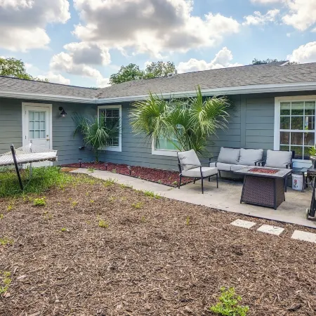BBQ Ready Retreat w/ Pool Access in Palm Harbor
